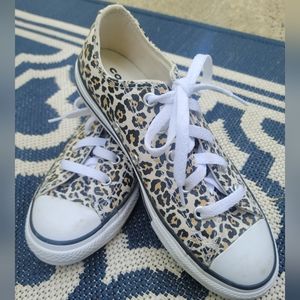Little Girls Converse Chuck Taylor All Star leopard size 2